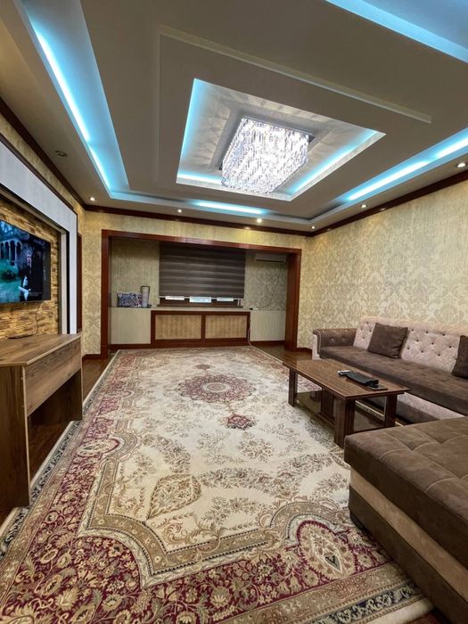 Продаю квартиру метро Ойбек 3 комнатная
