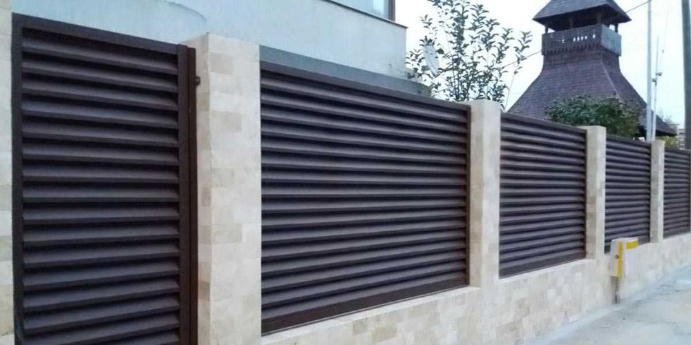 Garduri si porti din panou stil jaluzele, sipca metalica, plasa si BCA
