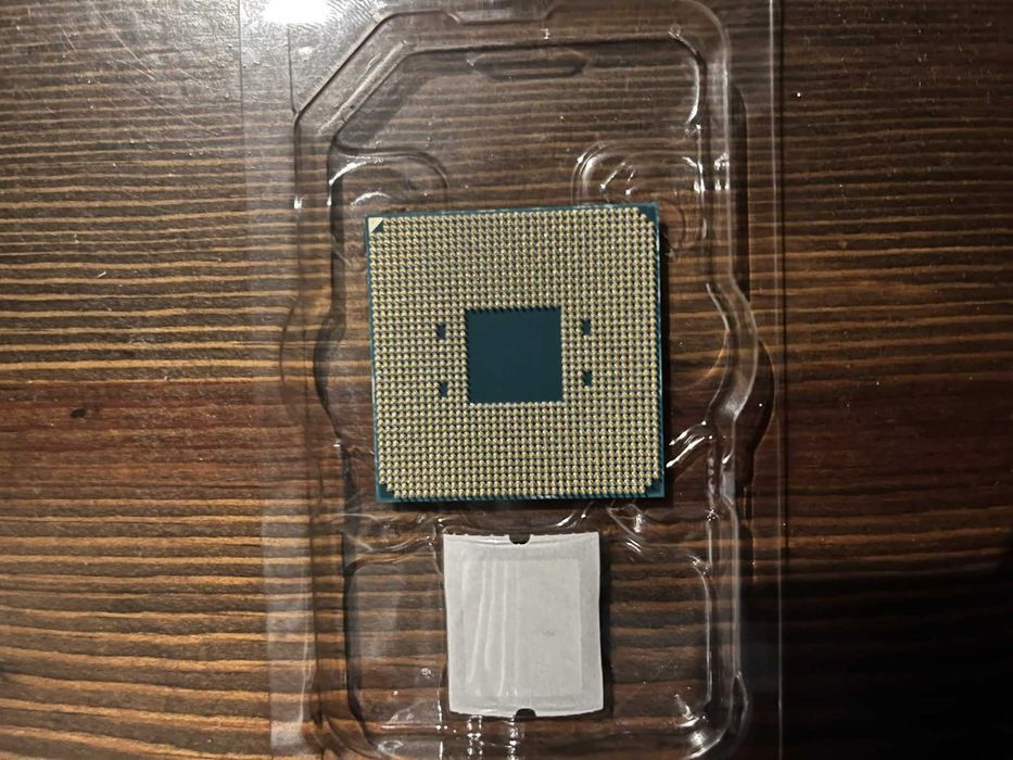AMD Ryzen 7 3700X – 8 ядра/16 нишки, тестван, без охладител