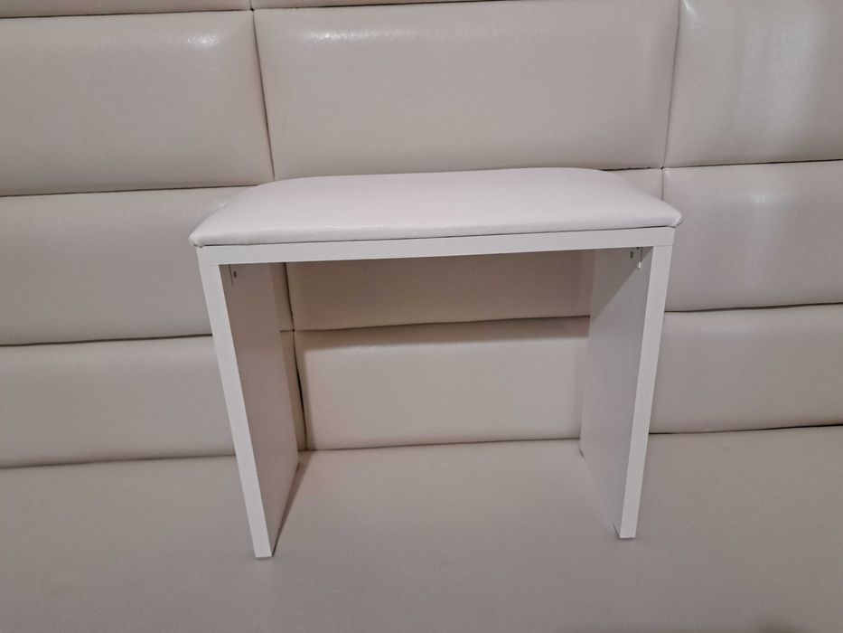 Поставка  за маникюр и педикюр.