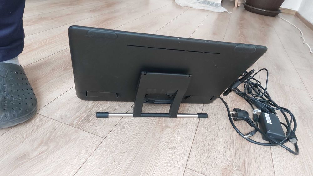 Tabletă grafică Cintique 16 wacom + montă VISA