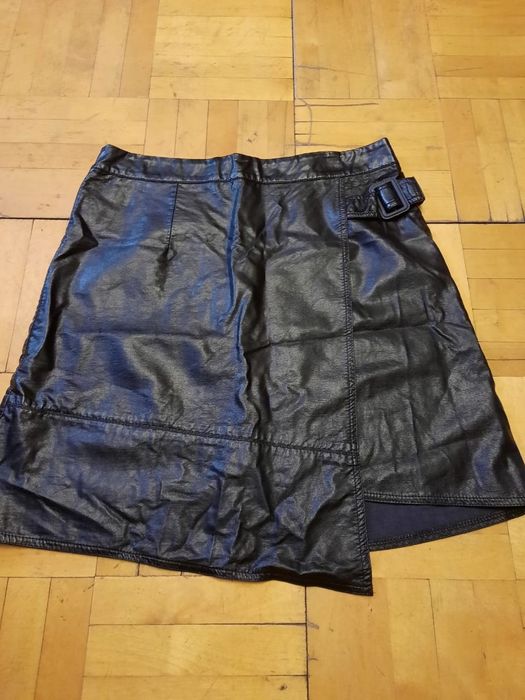 Продам юбку кожзам.