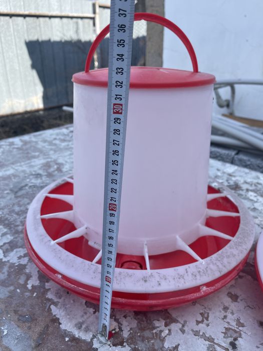 Кормушка для кур и птиц