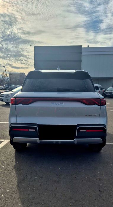 BYD Yuan UP Flagship Eng full pozitsiyada