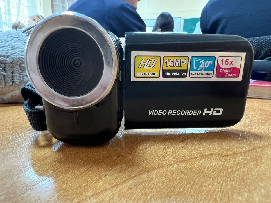 Камера hd ( 64 гб памяти)