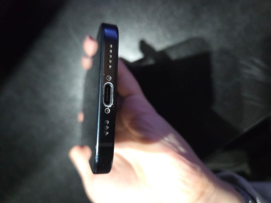 Iphone 15 с документами