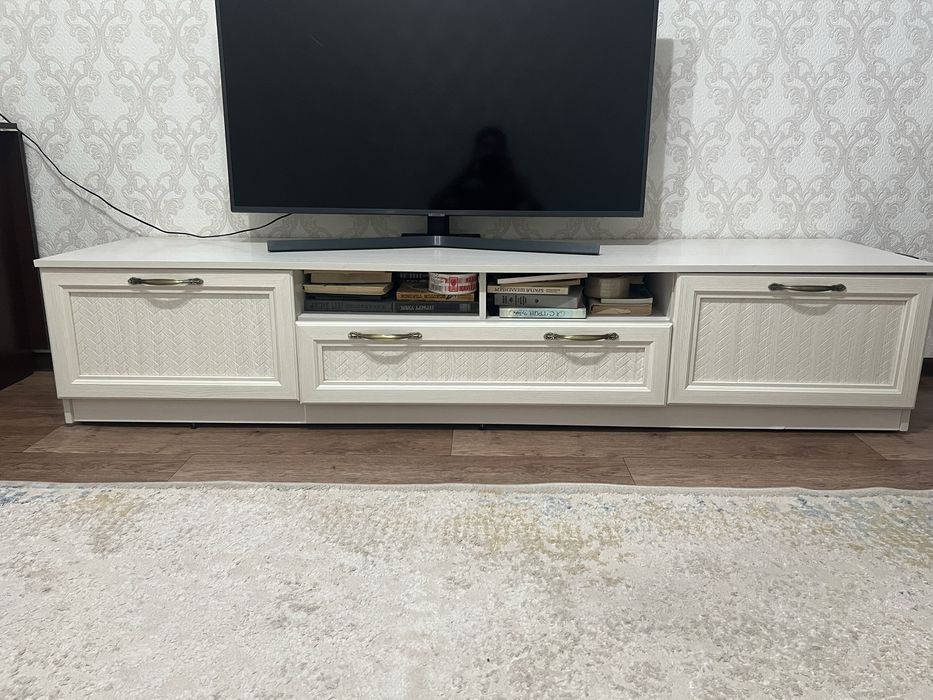 Продам тумбу под телевизор