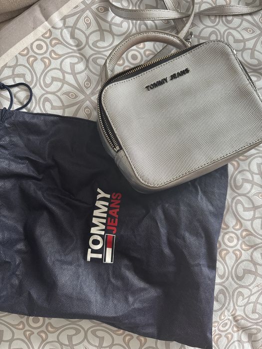сумка от tommy hilfiger