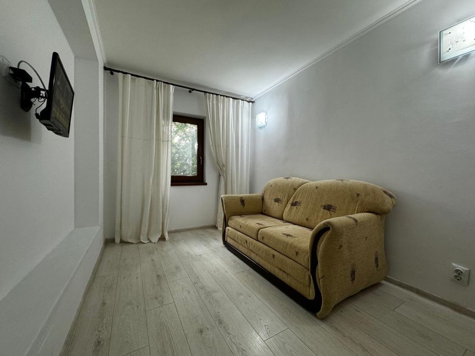 Apartament 3 camere de închiriat