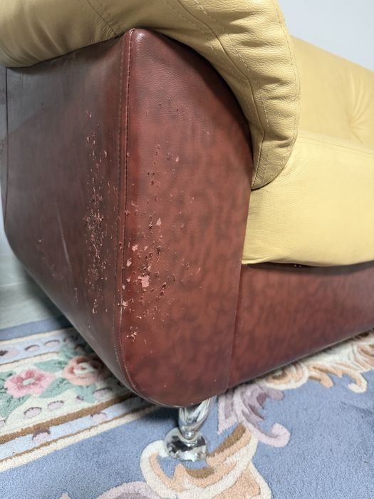 Продам кожаный диван