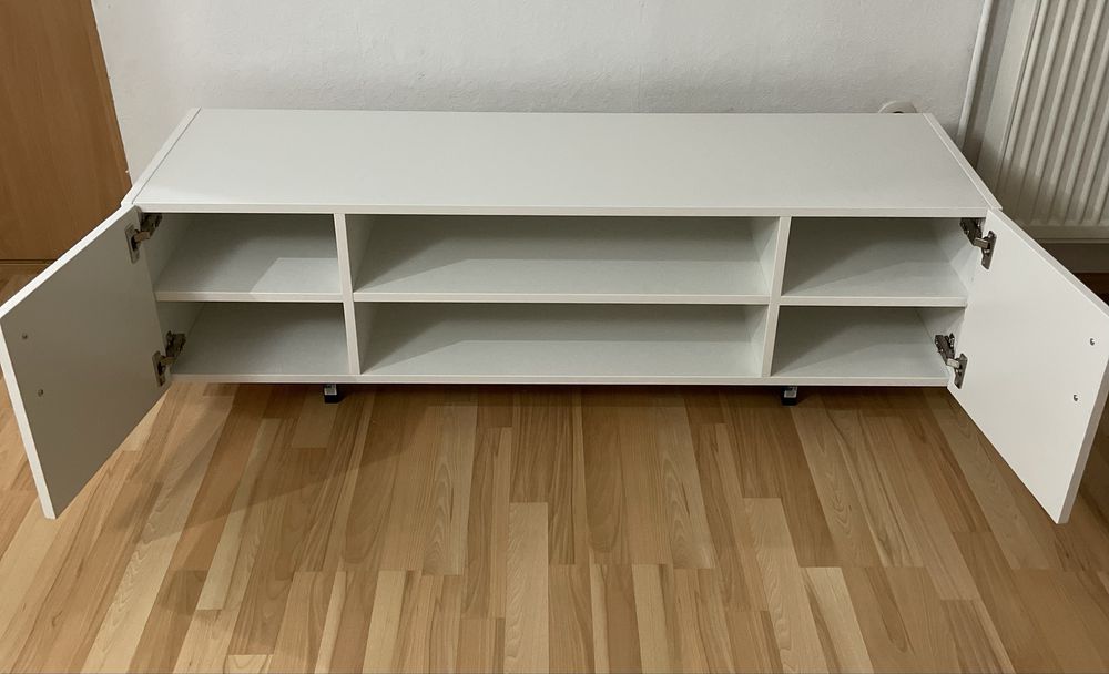 Comodă TV modernă 140cm – PAL Kronospan, picioare metalice, soft-close