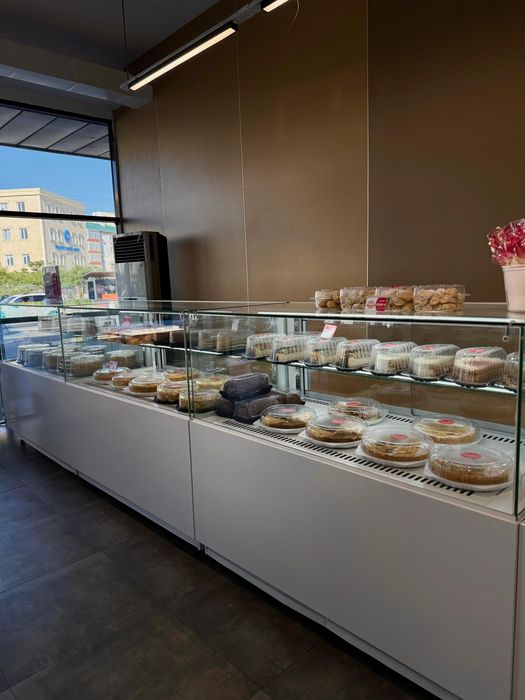 Витрины в кондитерский магазин