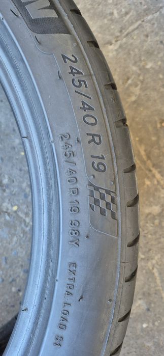 4 anvelope vara Michelin,fata 245/40/19,spate 275/35/19.Pretul este pe bucata