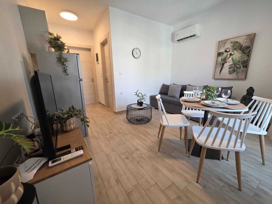 Апартамент с басейн- Паралия Офринио