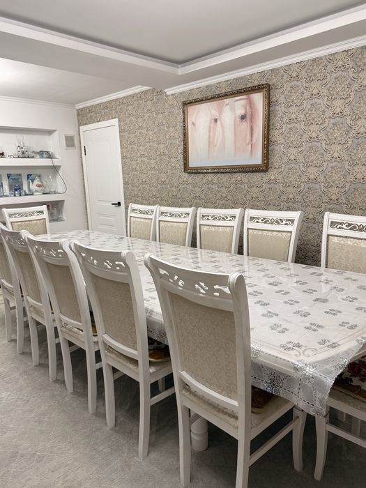 Продам стол со стульями в зал