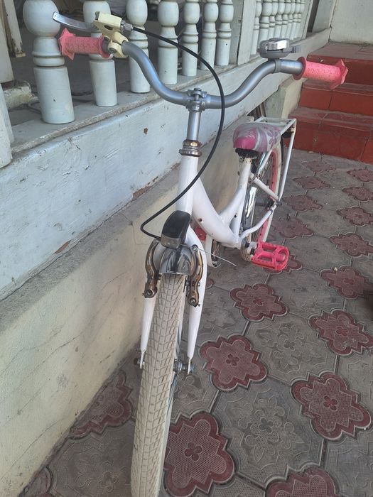 Germaniskiy bolalar Velosipedi sotiladi.