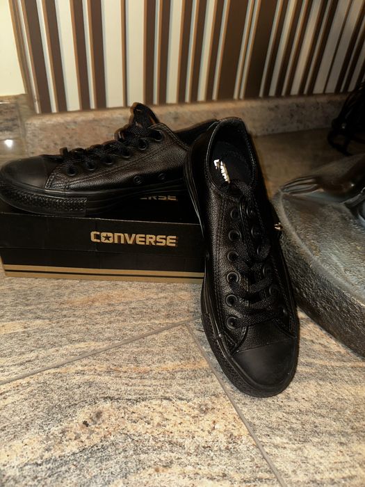 Converse negri piele