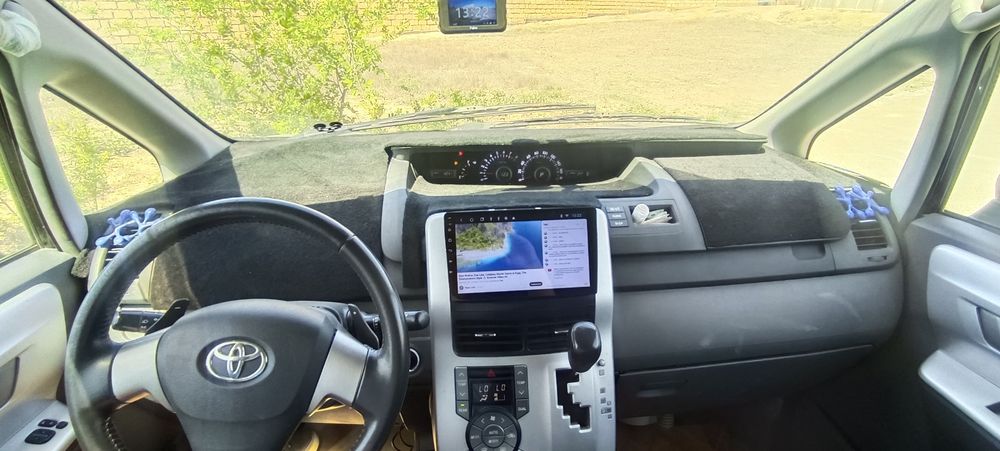 Тойота Вокси Voxy