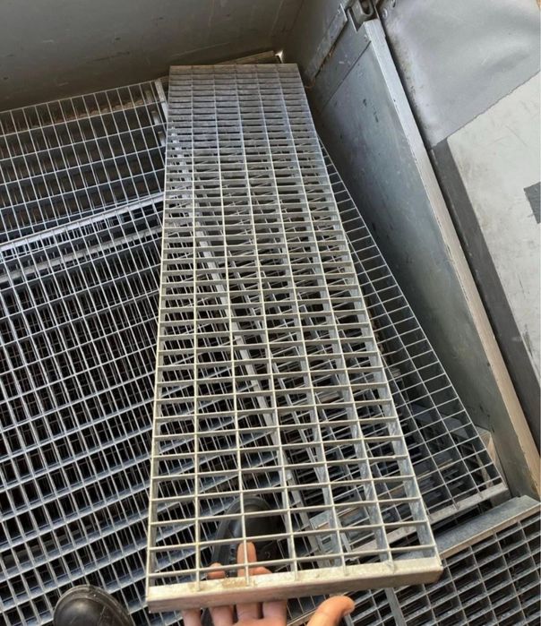 Trepte zincate galvanizate