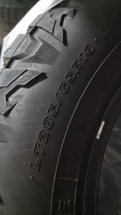 Продам резину Maxxis razr at