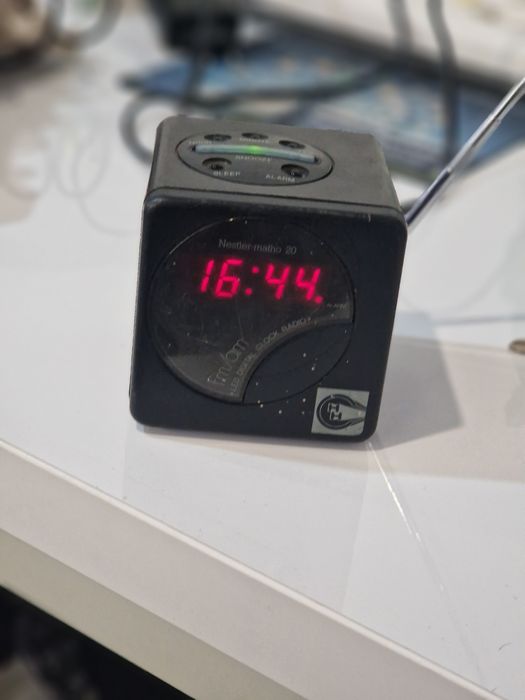Radio cu afișaj electronic