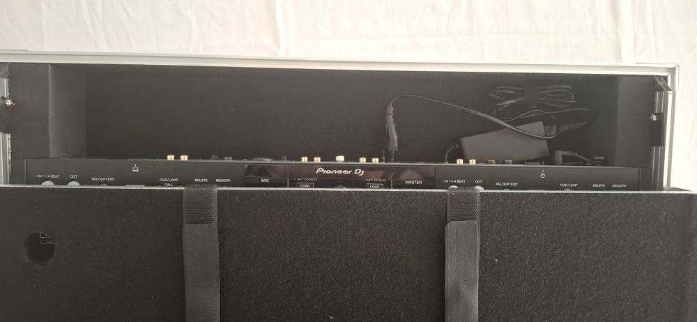 Продавам Pioneer DDJ 800