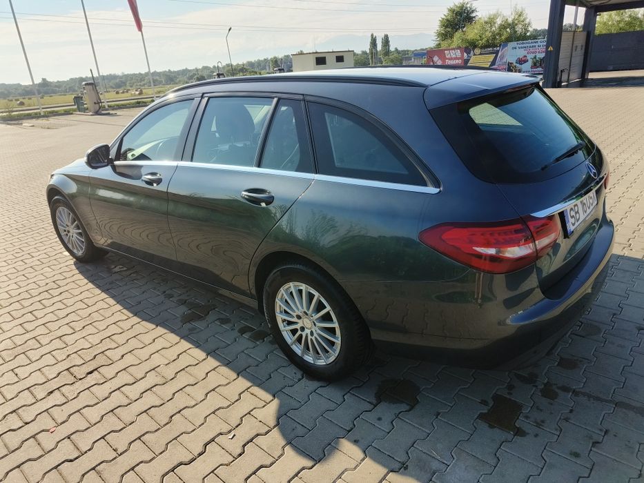 Mercedes C220 Bluetec schimb cu benzinar mai nou ofer diferența