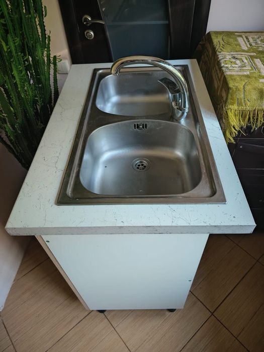 Продам кухонную тумбу мойку
