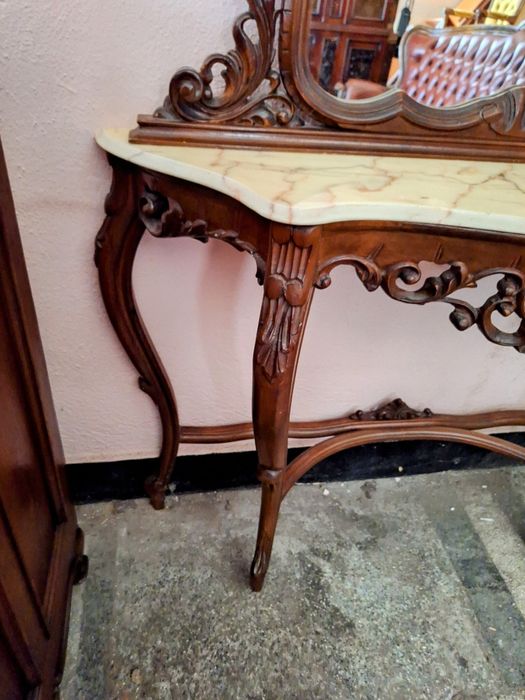 Барокова конзола , корпус Орех мраморен плот и кристално огледало