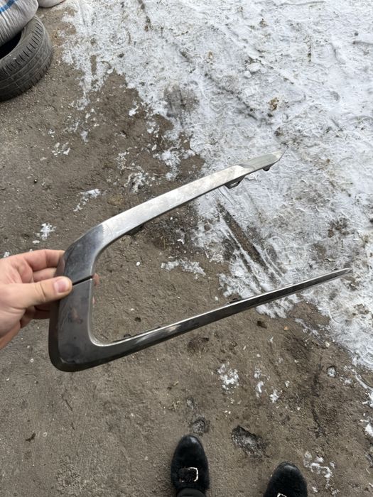 Передний молдинг на гранту FL