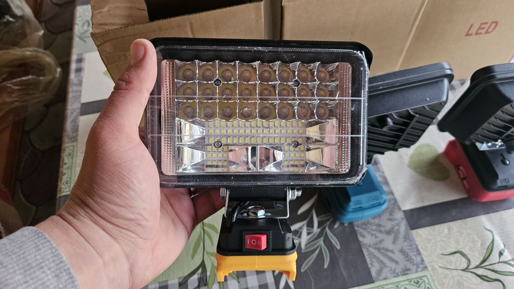 Proiector / Reflector / lampa pt baterii milwaukee/ Dewalt / Makita 18