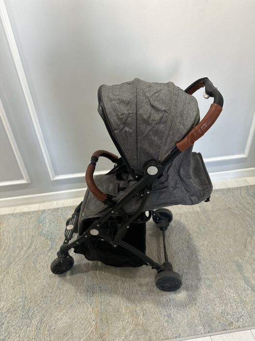 Продам детскую коляску за 15000