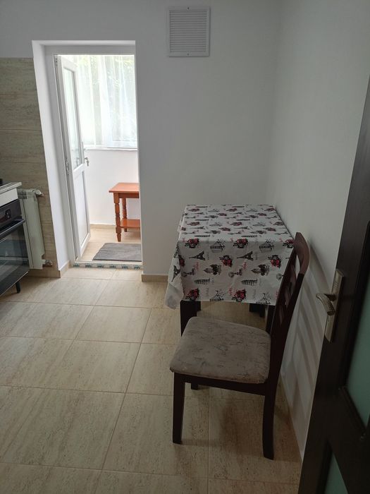 Închiriez apartament