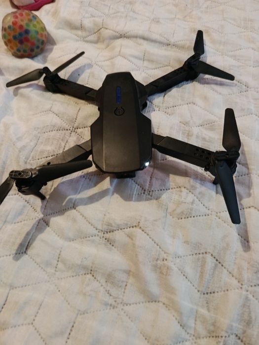 Дрон с две камери