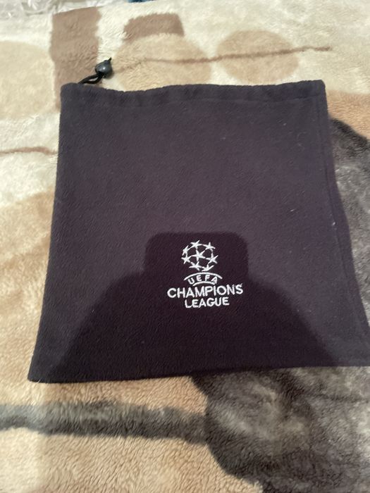 Продается футбольные снуд и перчатка