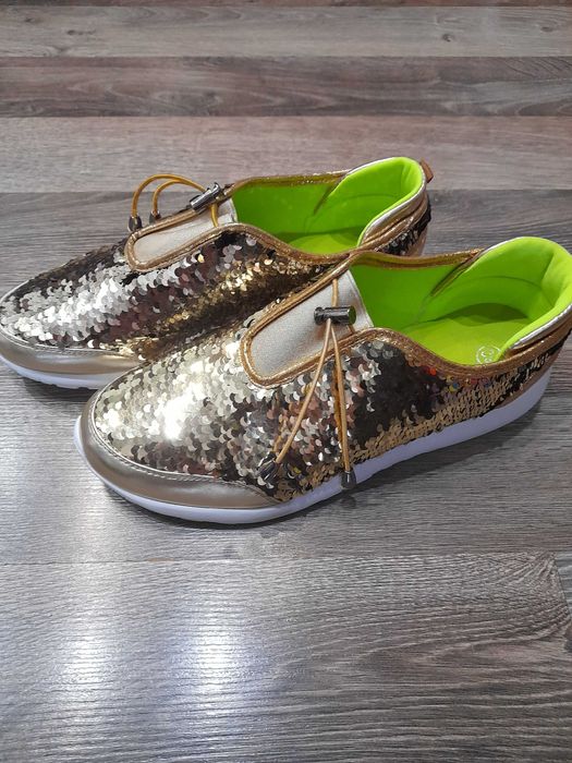 Модерни маратонки с пайети