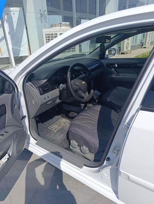 Jentra sotiladi bir qul minilgan moshin.