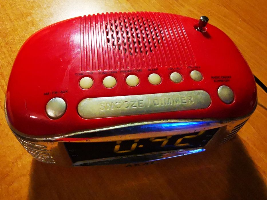 Radio cu ceas AKAI