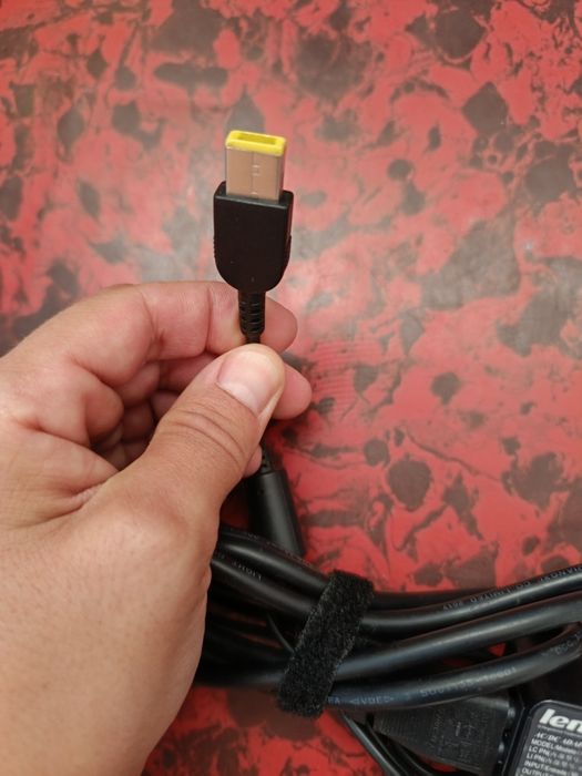 Продаю блок питания для ноутбука Lenovo