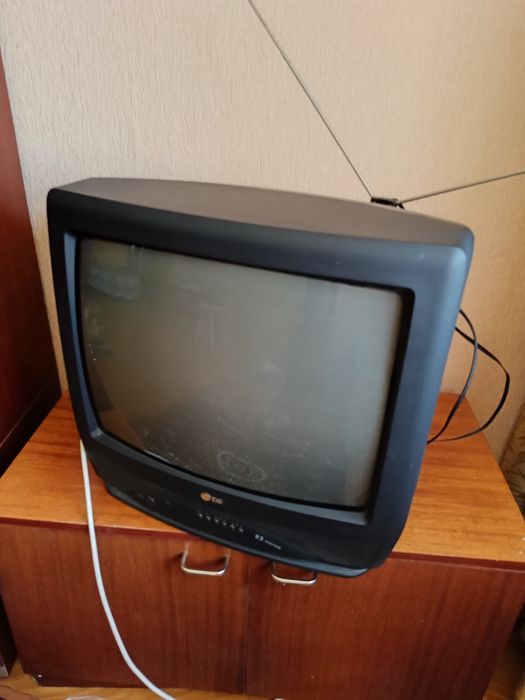 Продаю телевизор LG в рабочем состоянии.Цена 8 000 тенге.Торг.