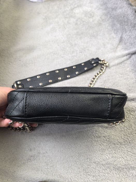Чанта и портфейл Guess