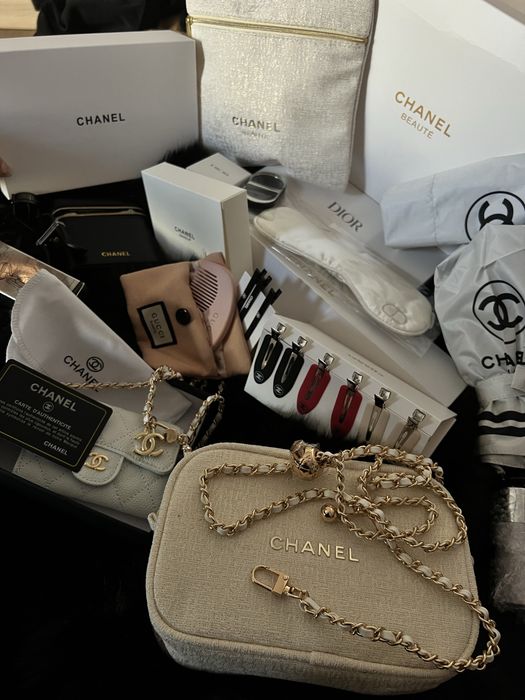 Козметика и чанти на Chanel