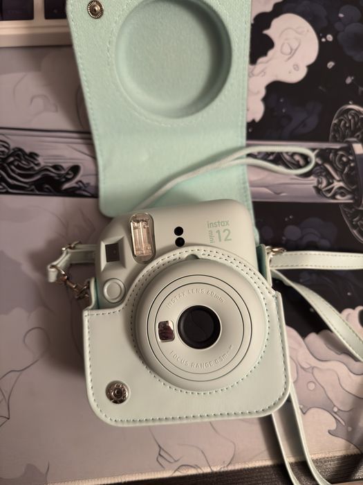 Камера instax mini 12