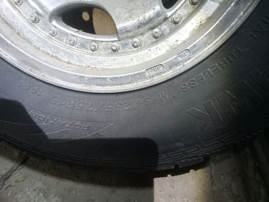 Продам диски с резиной комплект как есть