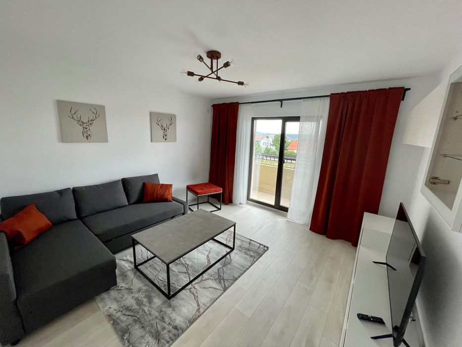 Inchiriez apartament 3 camere ,Valea Lupului