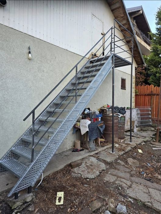 Facem scari zincate orce lungime