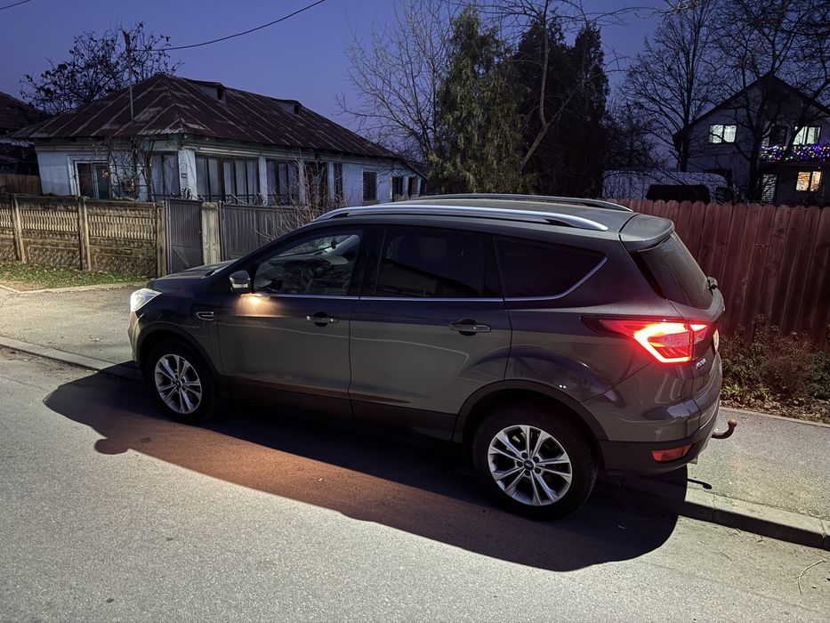 Ford kuga 4x4  , variante sprinter sau autoturism mai mic de oras