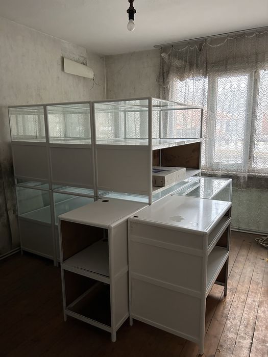 Стелжи за магазин