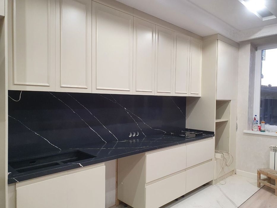 Stoleshnica,iskustvennyi tosh,kvarc,akril,granit,mramor