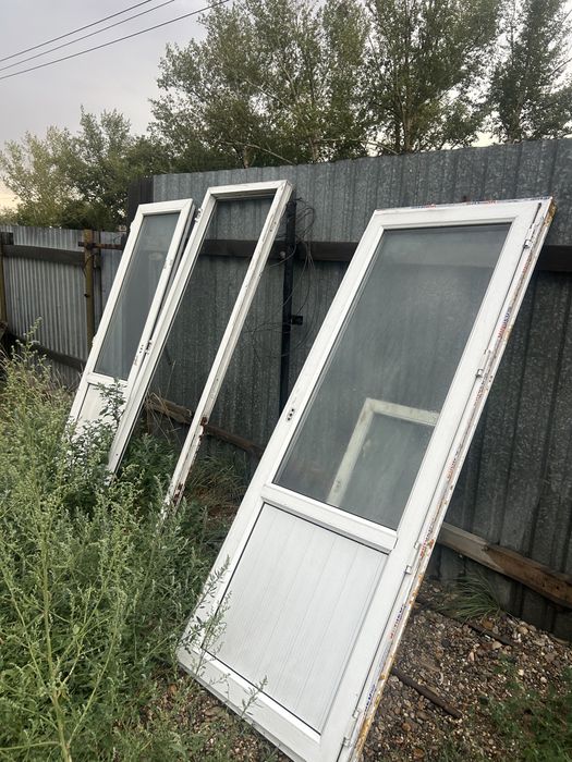 Продам пластиковые двери